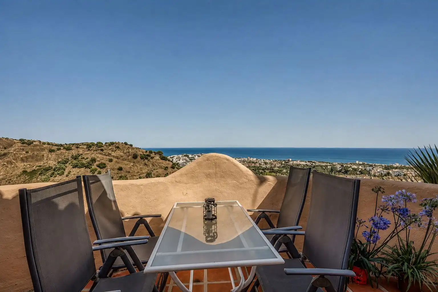 Apartamento con terraza en venta en 26 Calle Don José de Orbaneja #Urb. El Portón, 7