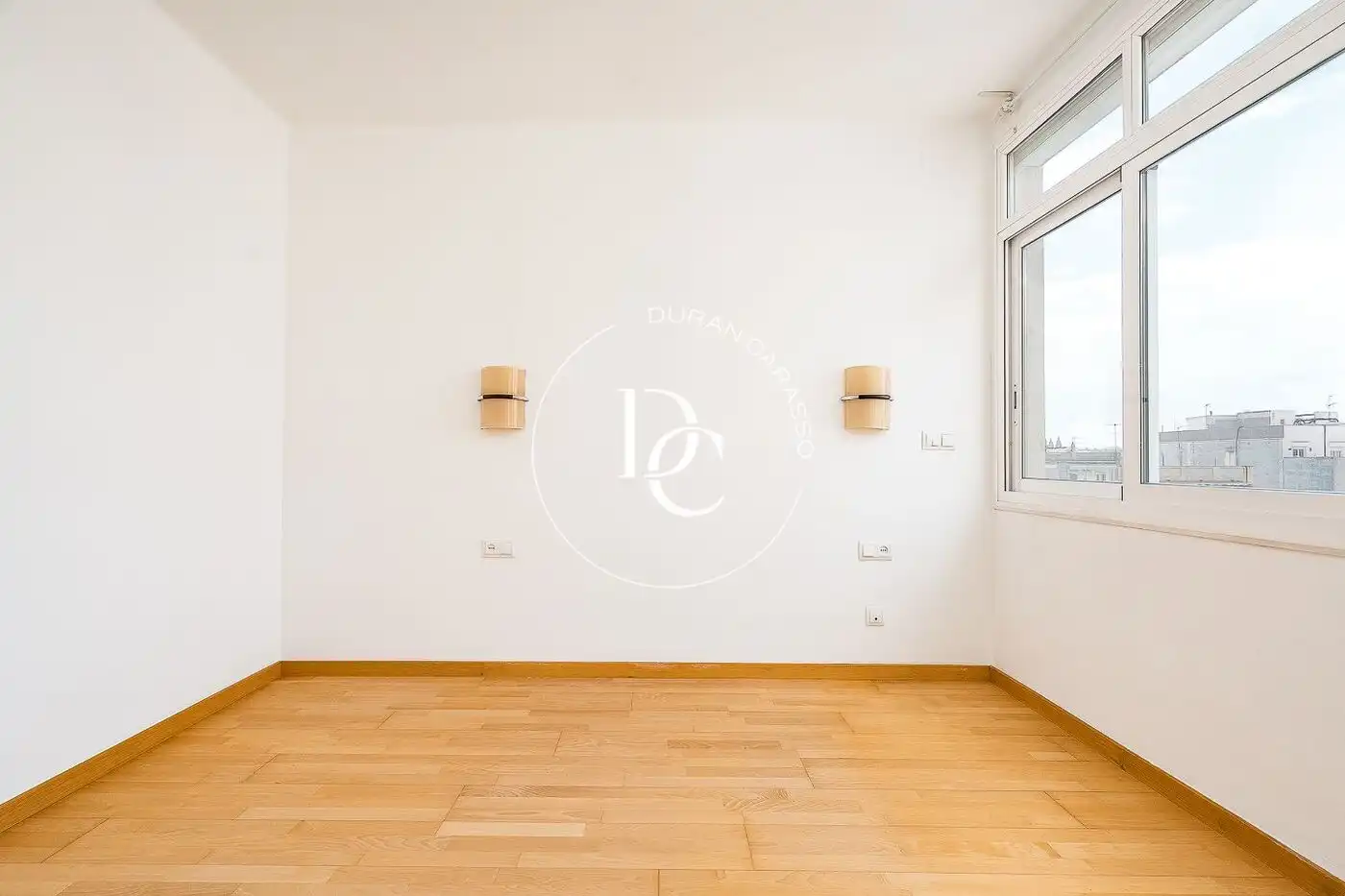 Wohnzimmer von Dachboden zum Verkauf in Barcelona mit Klimaanlage, Heizung und Terrasse