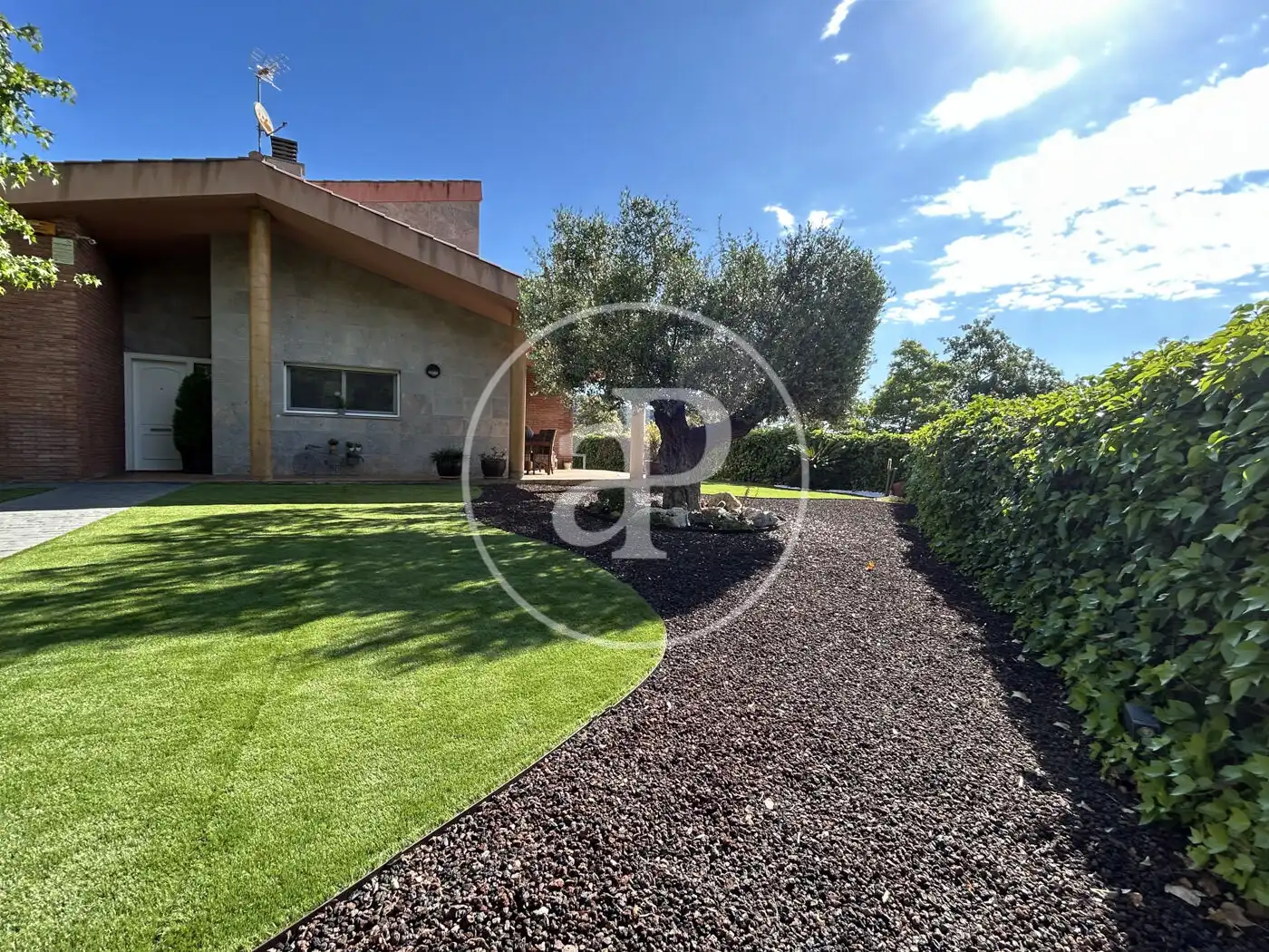 Casa con terraza en venta en Carrer de la Roureda, imagen 3