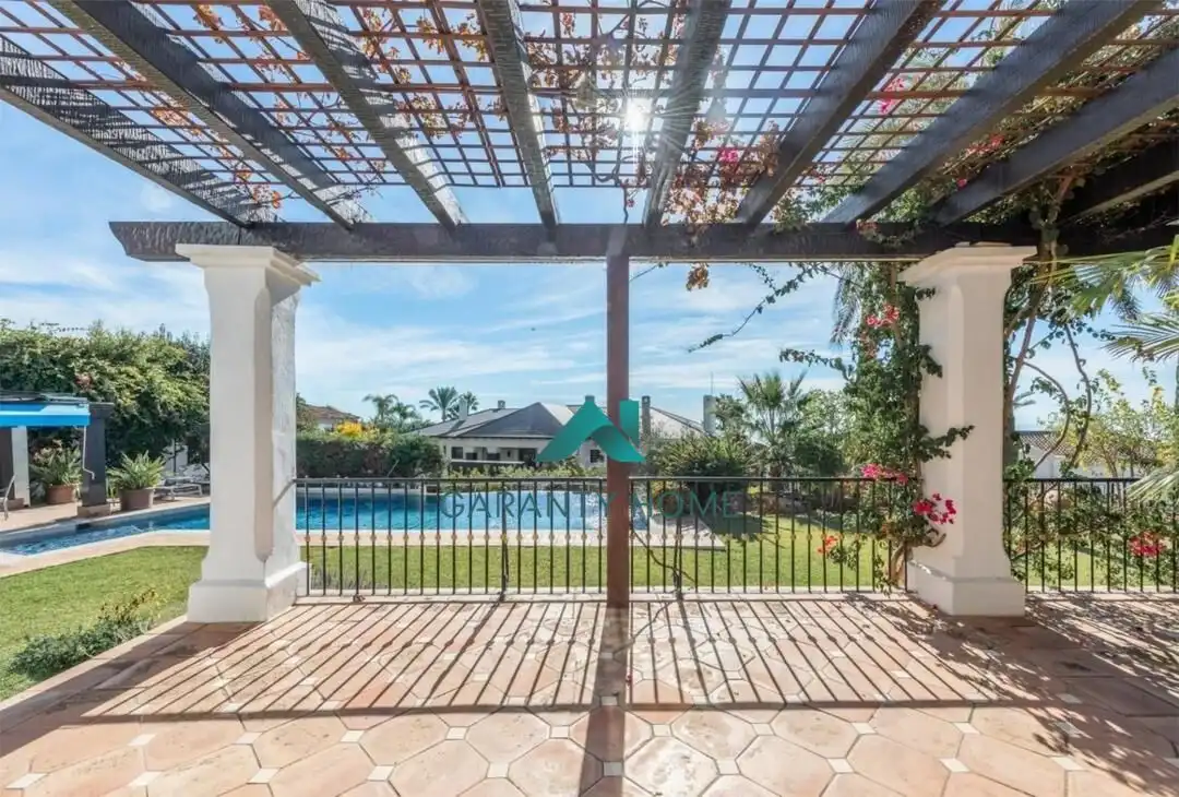 Jardí de Casa o xalet en venda en Marbella amb Aire condicionat, Calefacció i Jardí privat