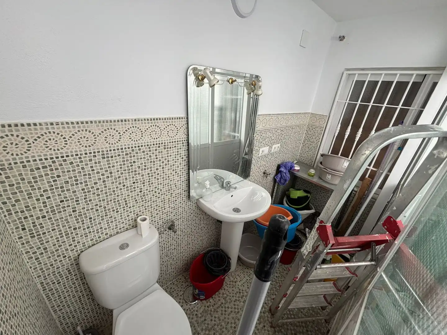 Bathroom of Flat for rent in Jaén  with Air Conditioner, Heating and Terrace