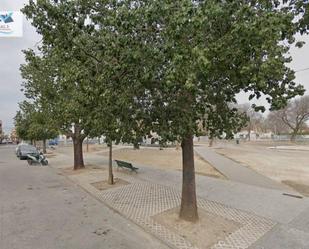 Vista exterior de Casa adosada en venda en  Sevilla Capital amb Jardí privat