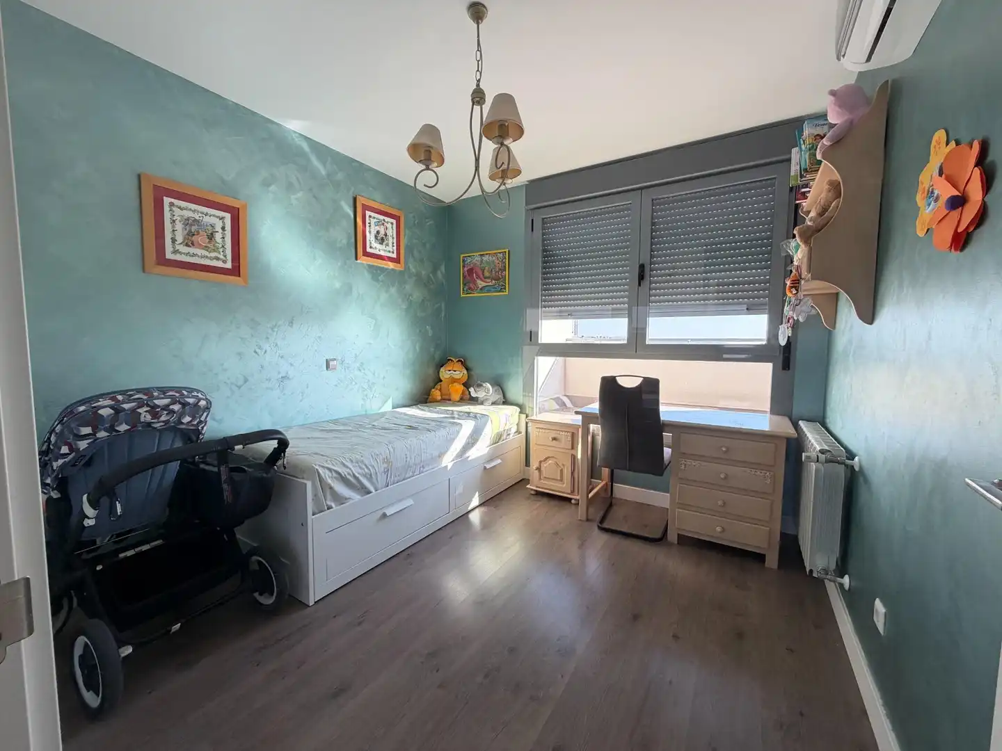 Schlafzimmer von Dachboden zum Verkauf in Alovera mit Klimaanlage, Heizung und Terrasse