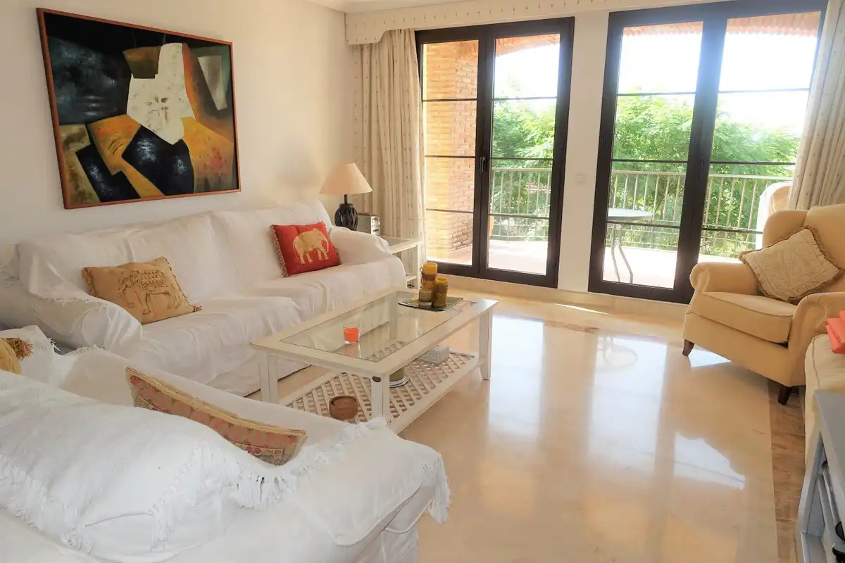 Apartamento con piscina en venta en Benahavís pueblo, imagen 2
