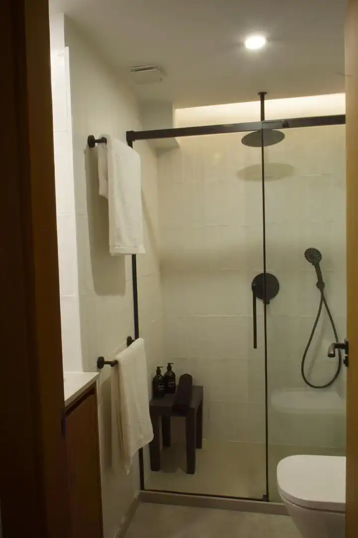 Badezimmer von Wohnung zur Miete in Madrid mit Klimaanlage, Heizung und Möbliert