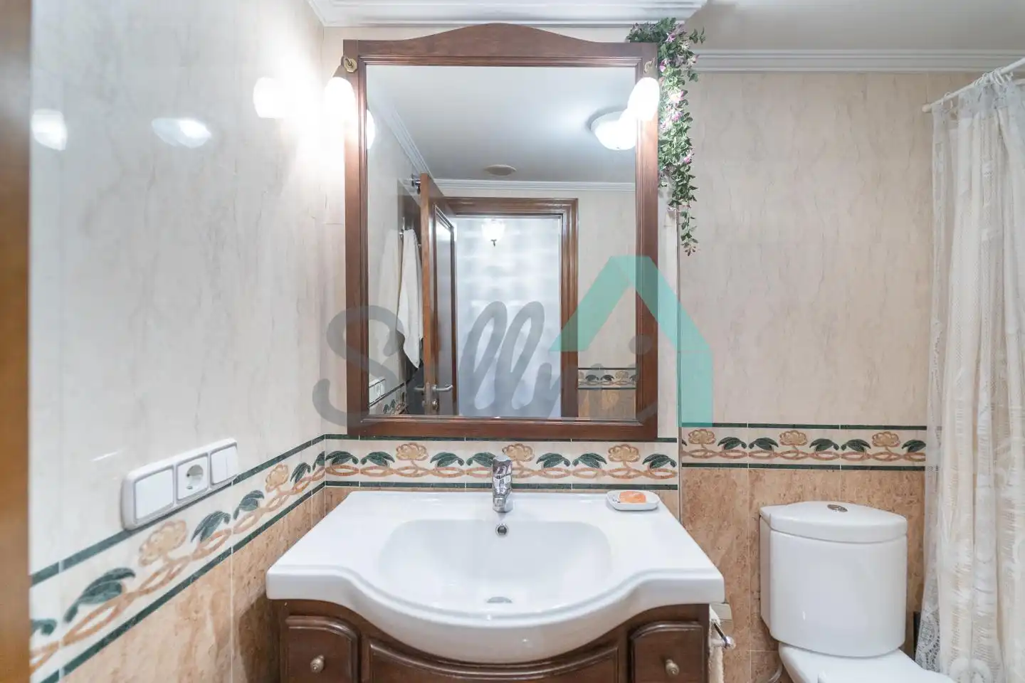 Badezimmer von Wohnung zur Miete in Oviedo  mit Heizung, Parkett und Möbliert