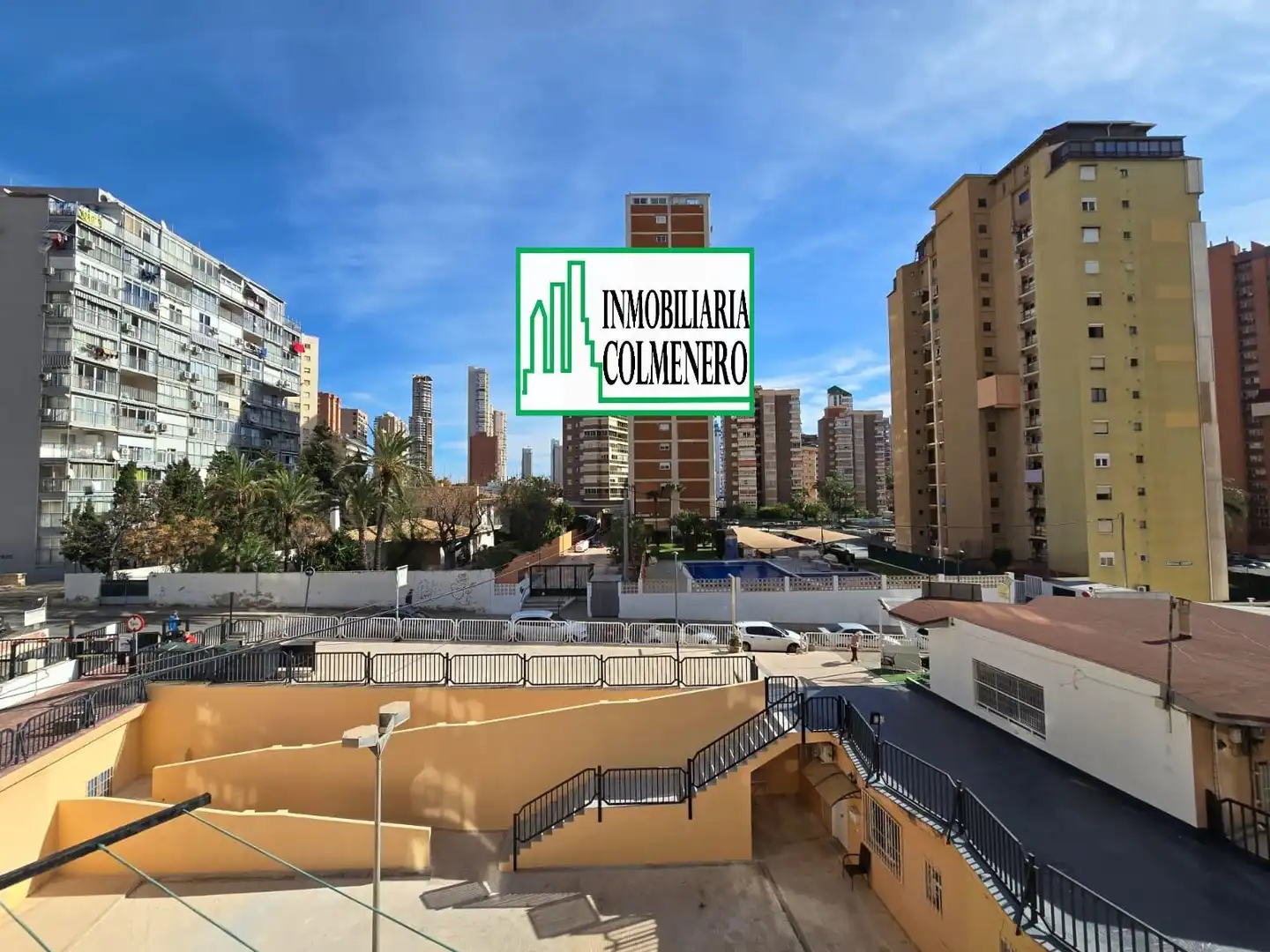 Vista exterior de Estudi en venda en Benidorm amb Aire condicionat, Moblat i Piscina comunitària