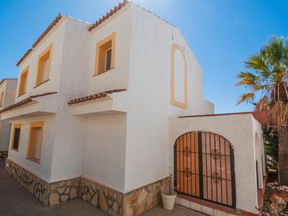 Vista exterior de Casa adosada en venda en Calpe / Calp amb Aire condicionat i Terrassa