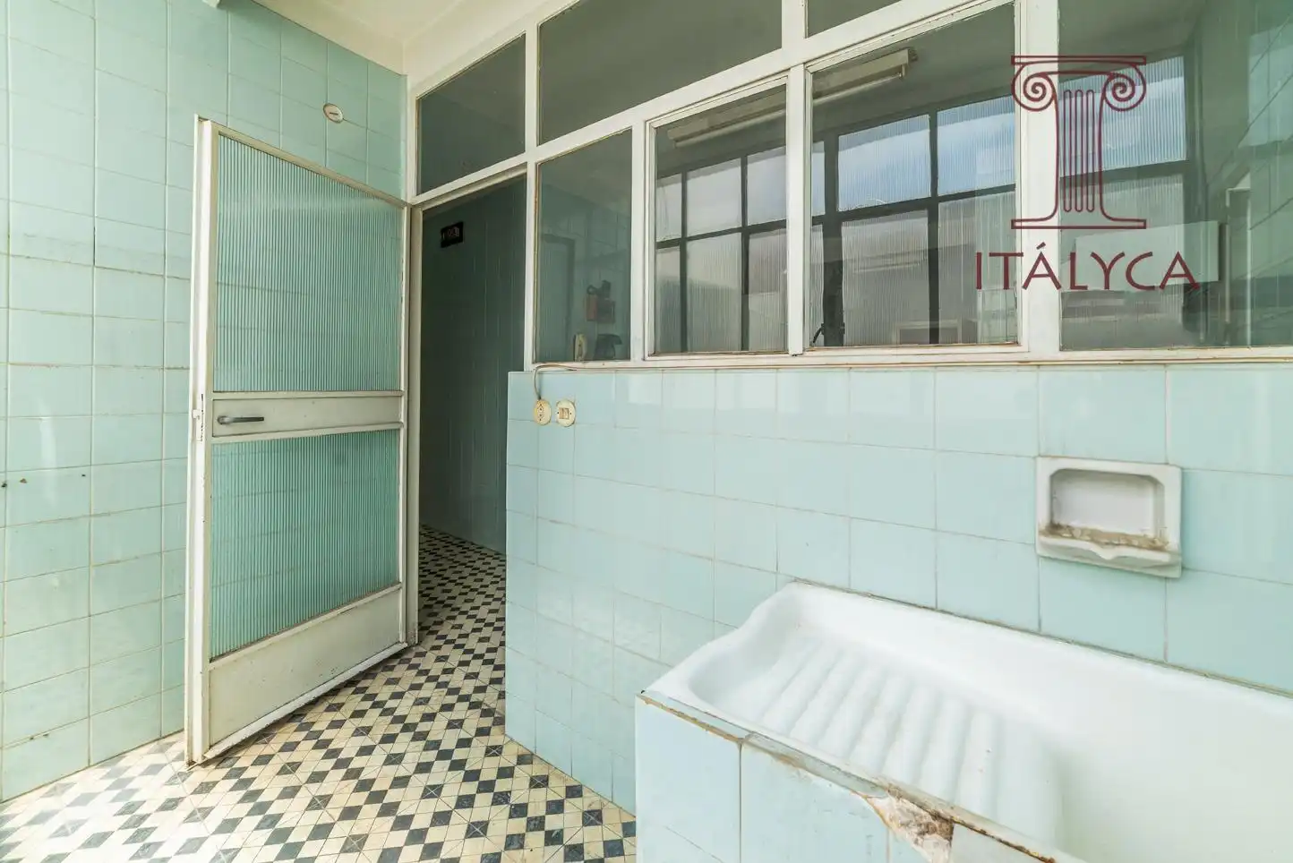 Baño de Piso en venta en Sevilla con Terraza y Trastero