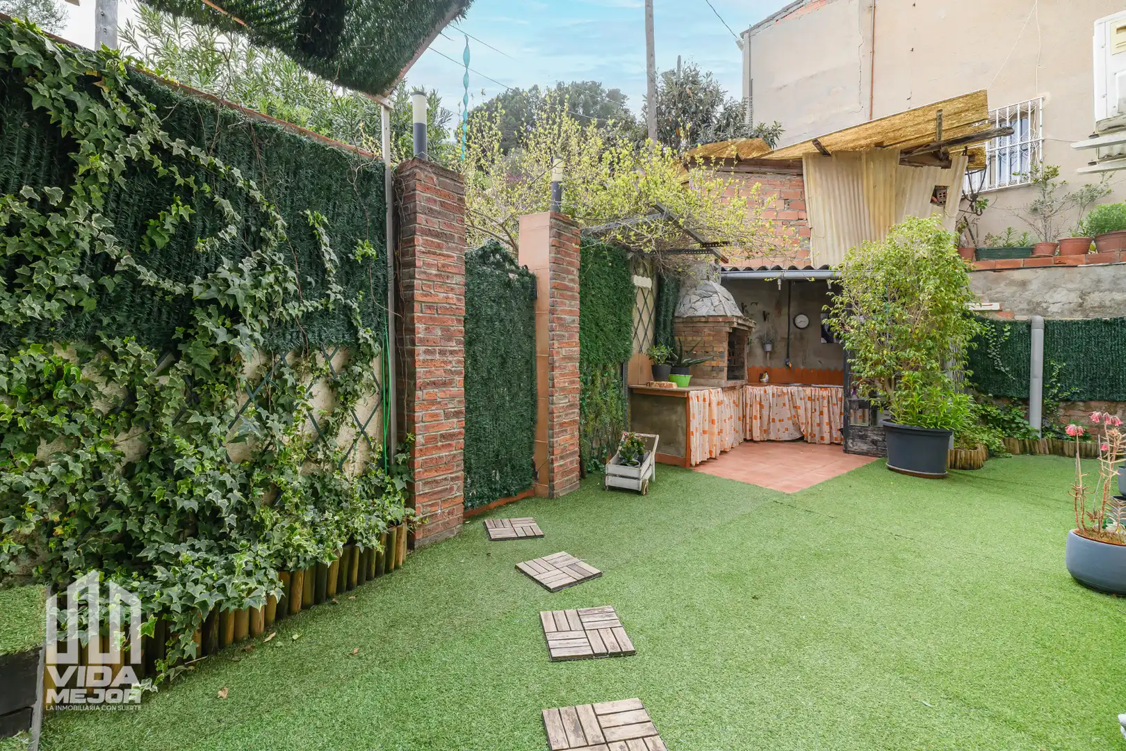 Jardí de Planta baixa en venda en Sant Vicenç Dels Horts amb Terrassa