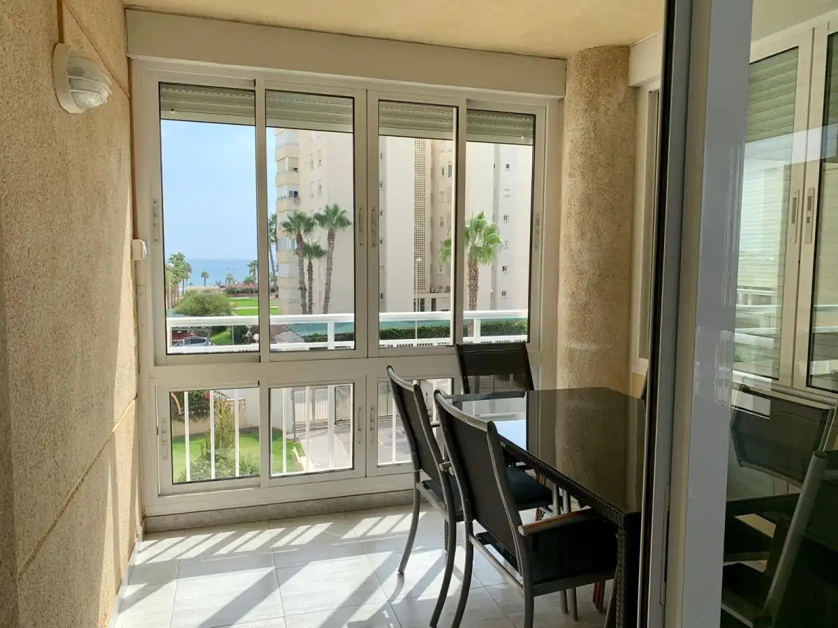 Apartamento con terraza en alquiler en San Gabriel - Palmeral - Urbanova