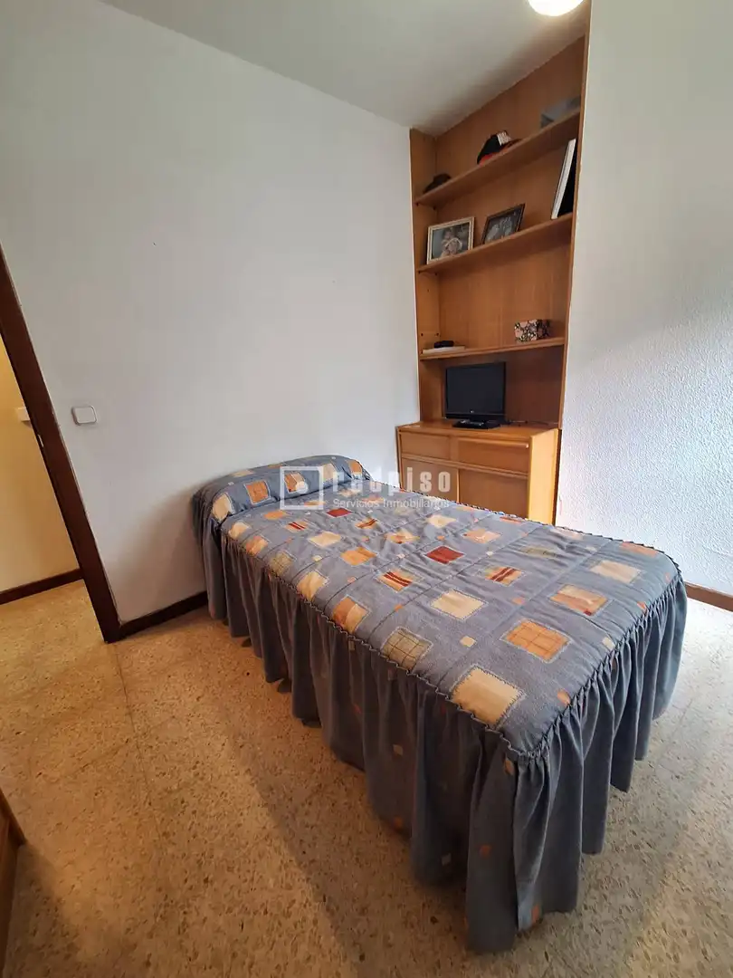 Dormitori de Pis en venda en Madrid amb Calefacció, Terrassa i Moblat