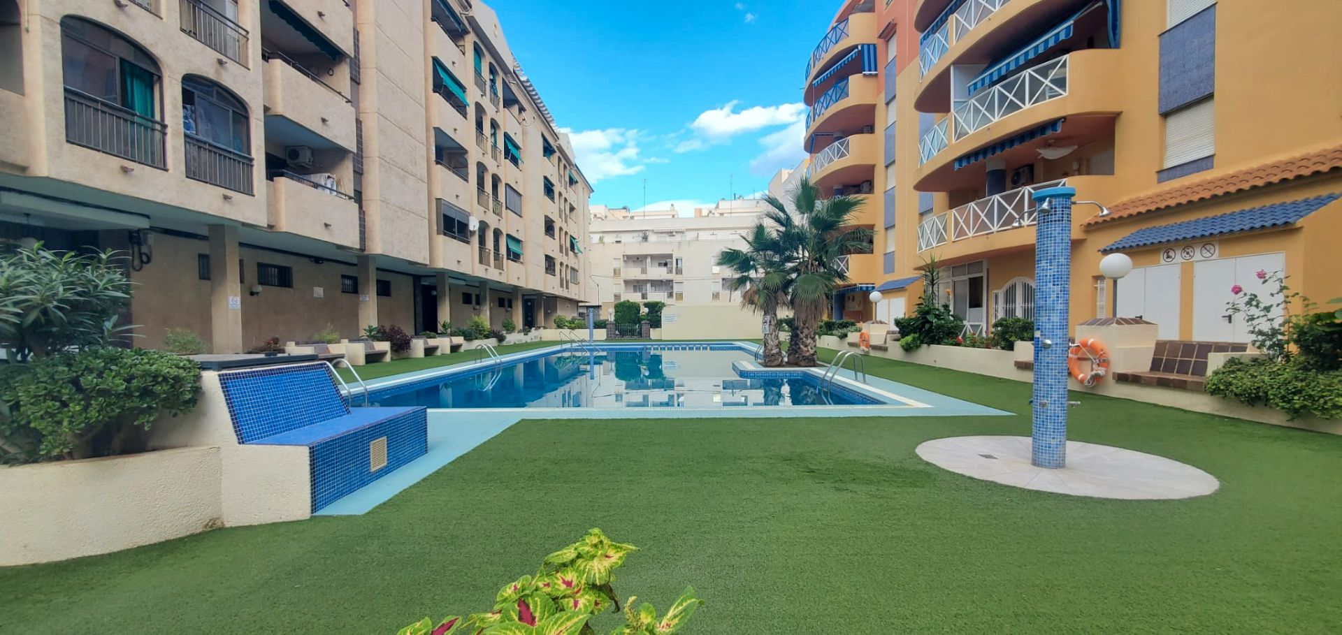 Swimming pool of Flat for sale in Torrevieja  with Air Conditioner, Terrace and Furnished