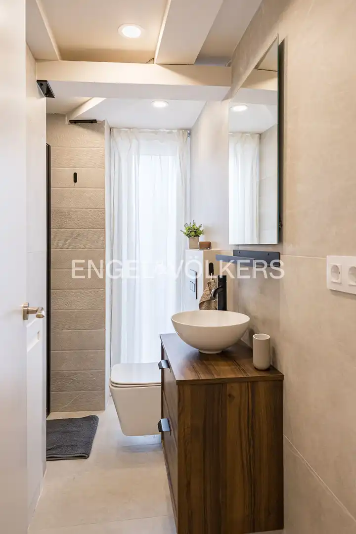Baño de Piso de alquiler en Madrid con Calefacción y Balcón