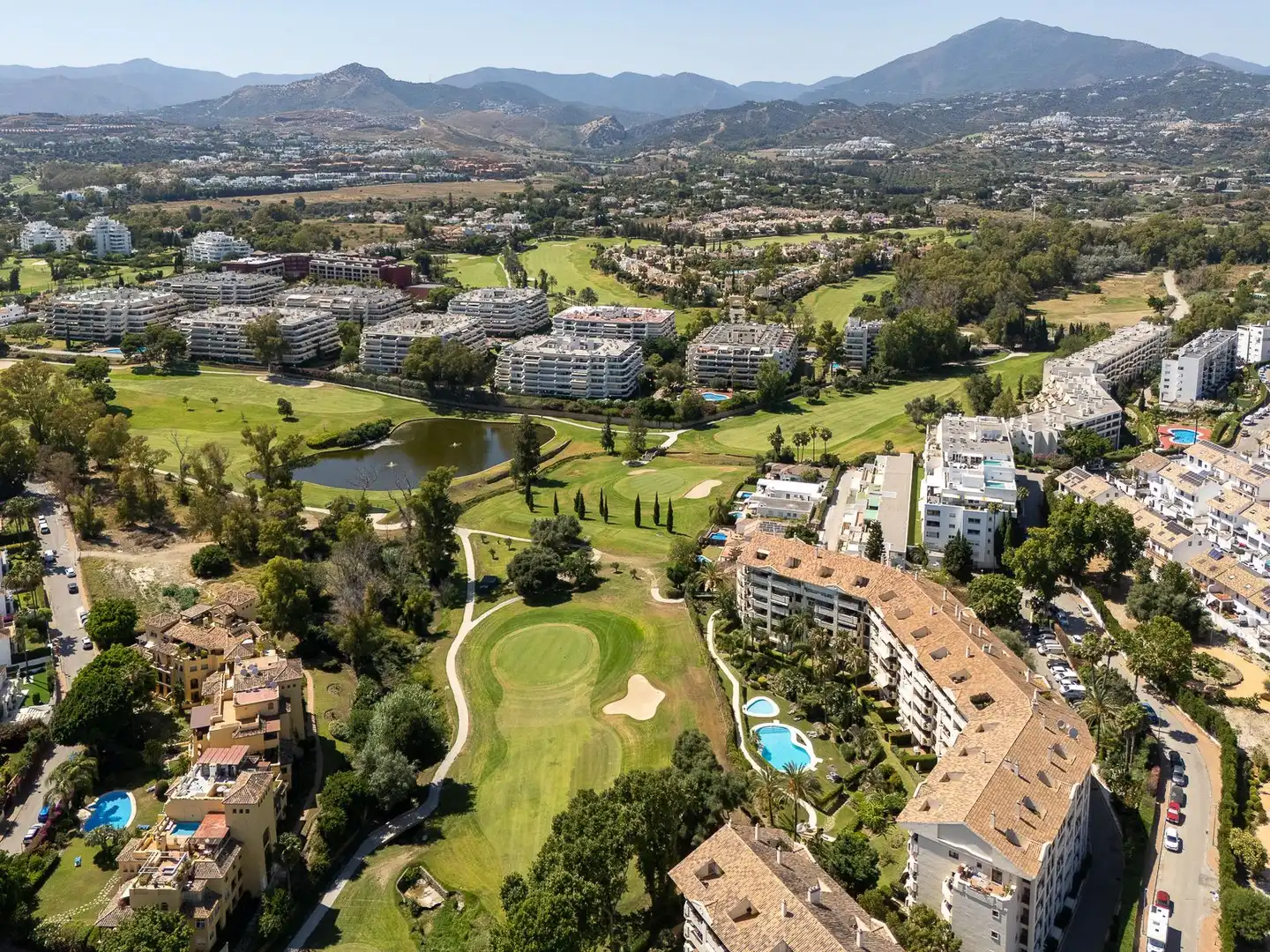 Vista exterior de Pis en venda en Marbella amb Aire condicionat, Terrassa i Traster