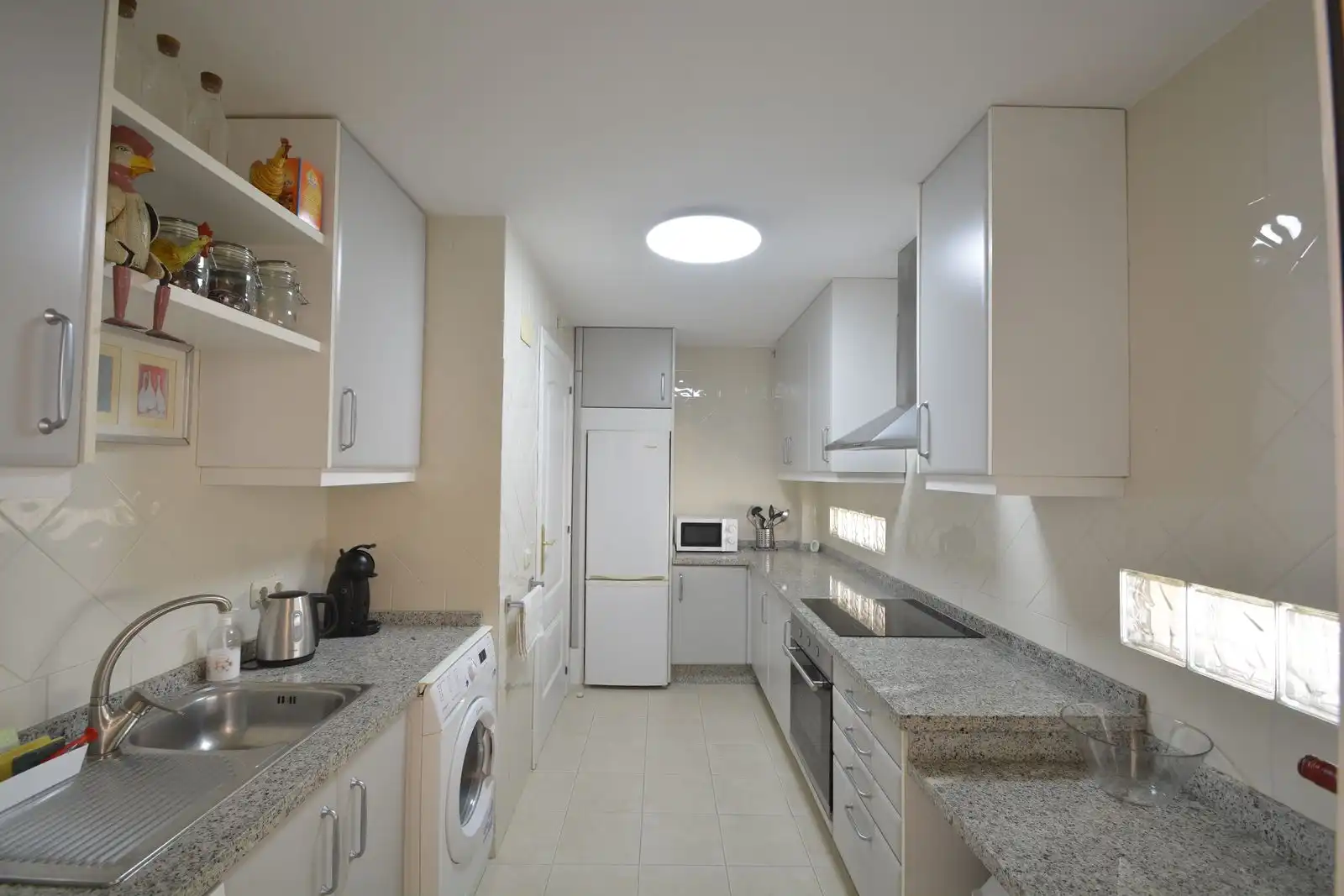 Cocina de Apartamento en venta en Marbella con Aire acondicionado, Jardín privado y Trastero