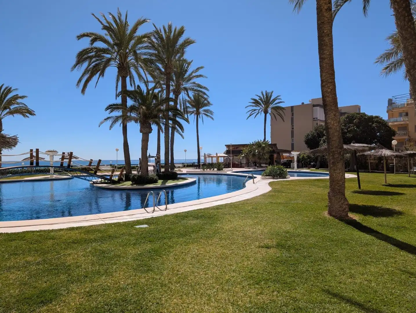 Piscina de Apartament en venda en El Campello amb Jardí privat, Terrassa i Piscina comunitària