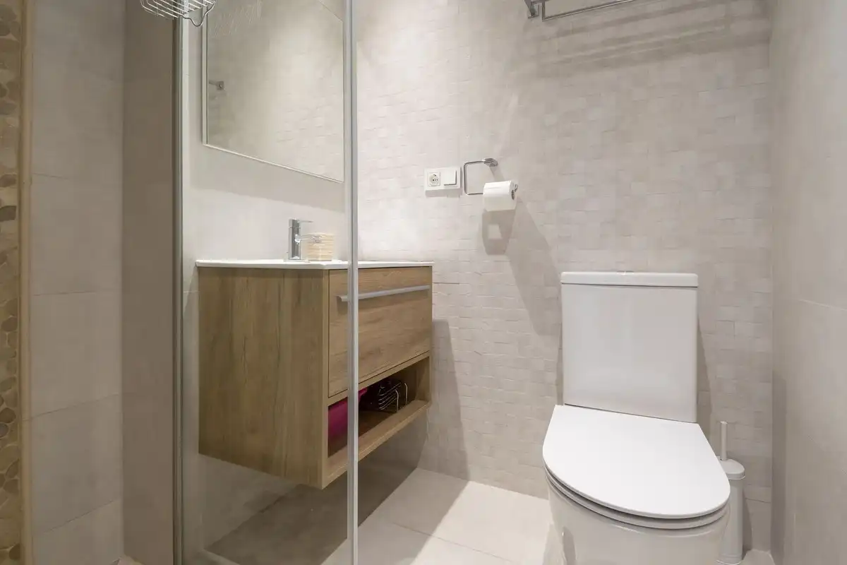 Bathroom of Ground floor for sale in Marbella  with Air Conditioner, Terrace and Storage room