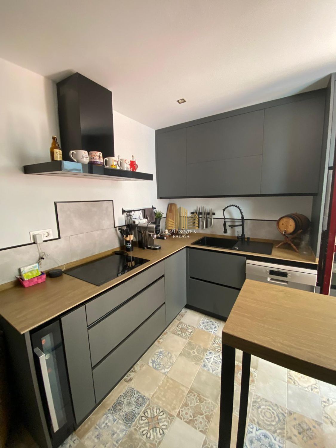 Kitchen of Flat for sale in Alcalá de Guadaira  with Terrace and Storage room