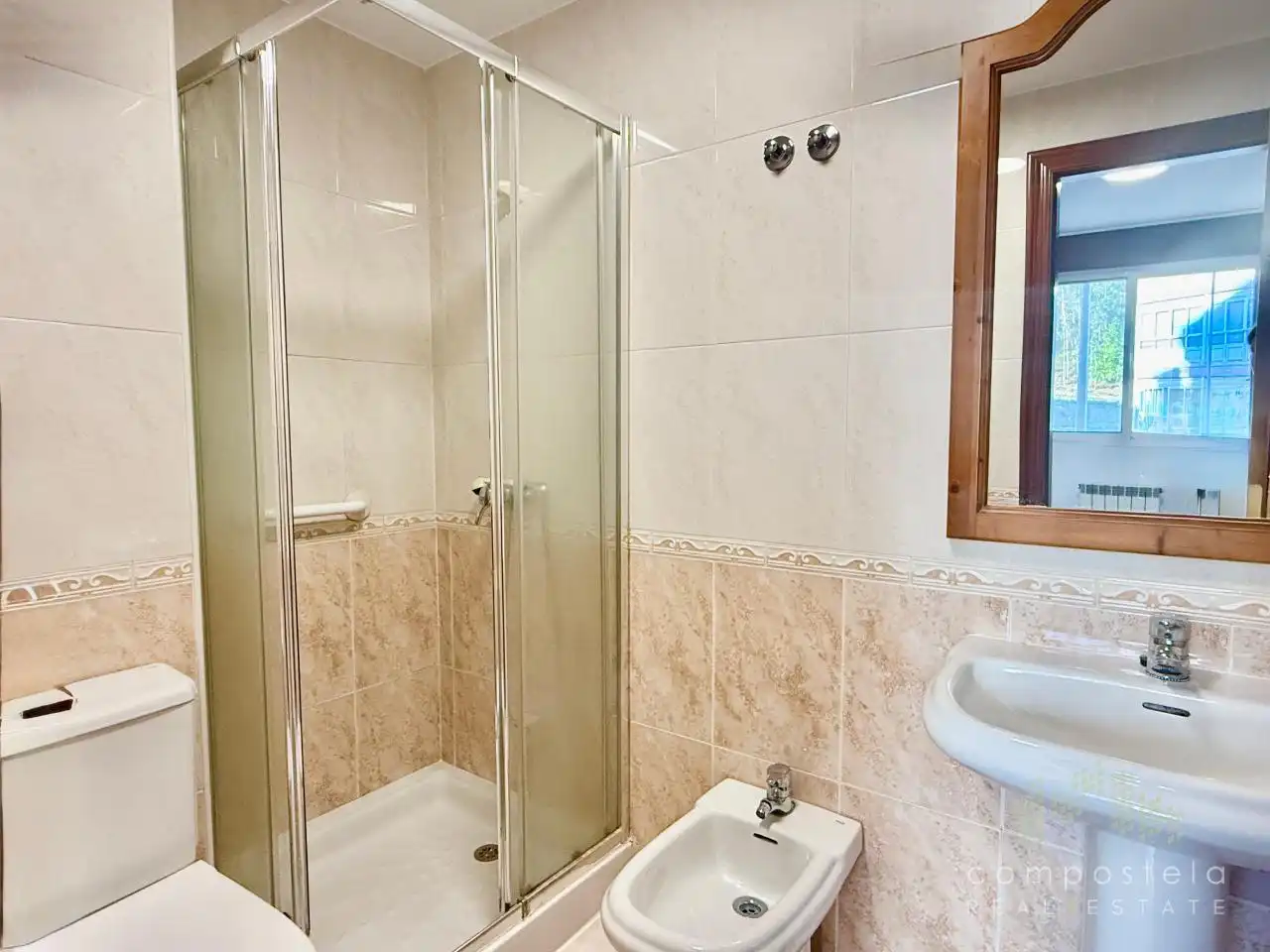 Bathroom of Flat for rent in Ames  with Heating, Storage room and Balcony