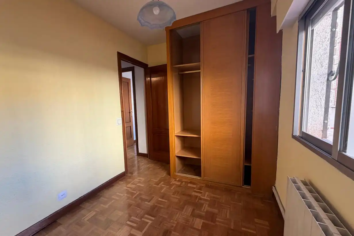 Dormitori de Pis en venda en Madrid amb Calefacció, Terrassa i Forn