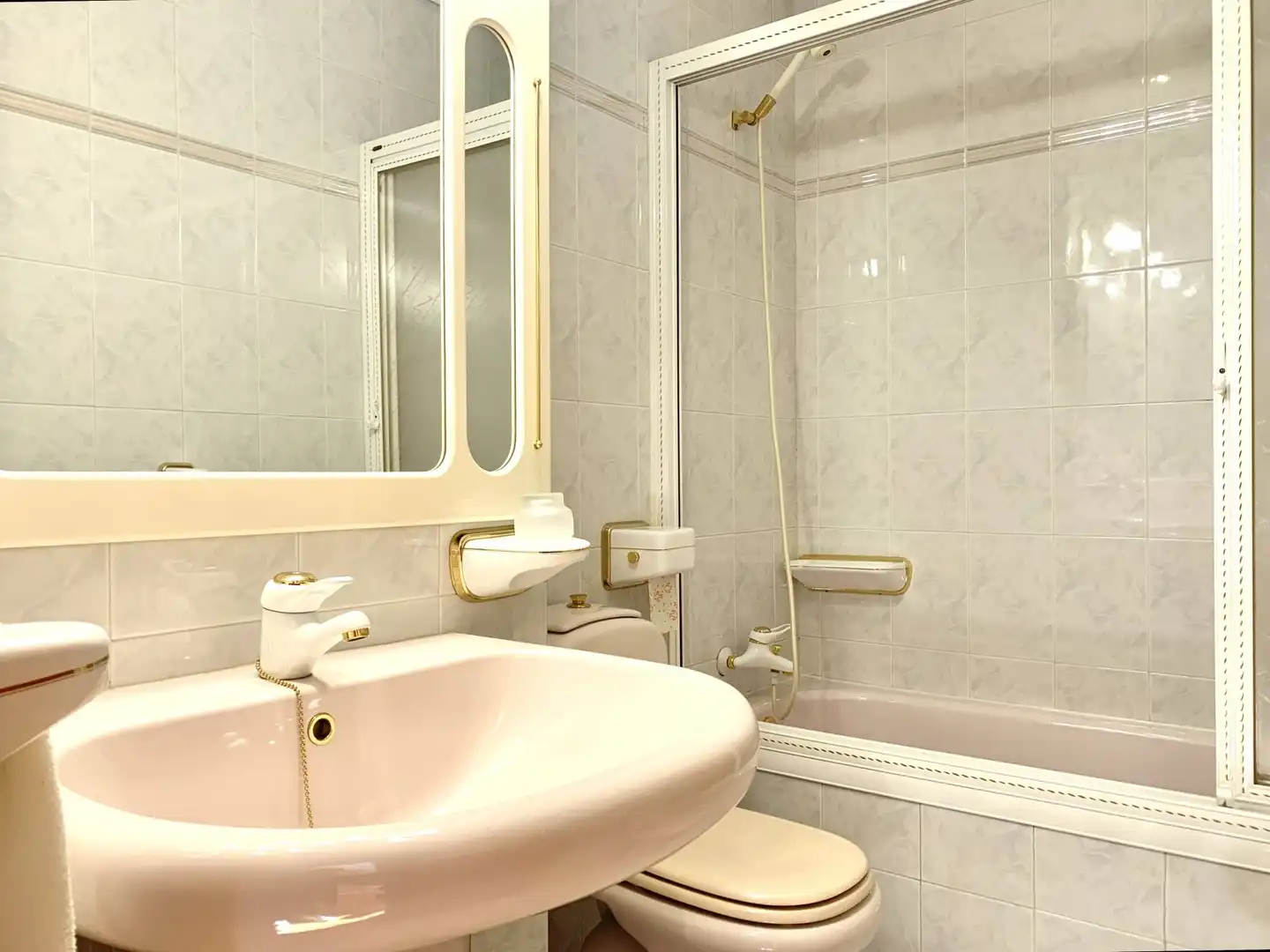 Baño de Casa adosada de alquiler en Alcobendas con Aire acondicionado, Calefacción y Terraza