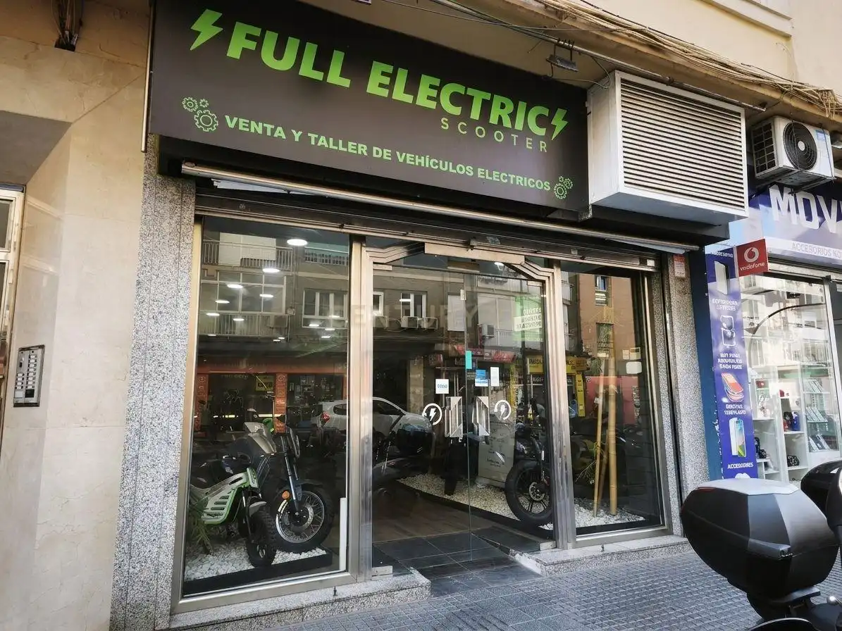 Local comercial en traspàs a CL ARMENGUAL DE LA MOTA 41MALAGA (MÁLAGA), imagen 2