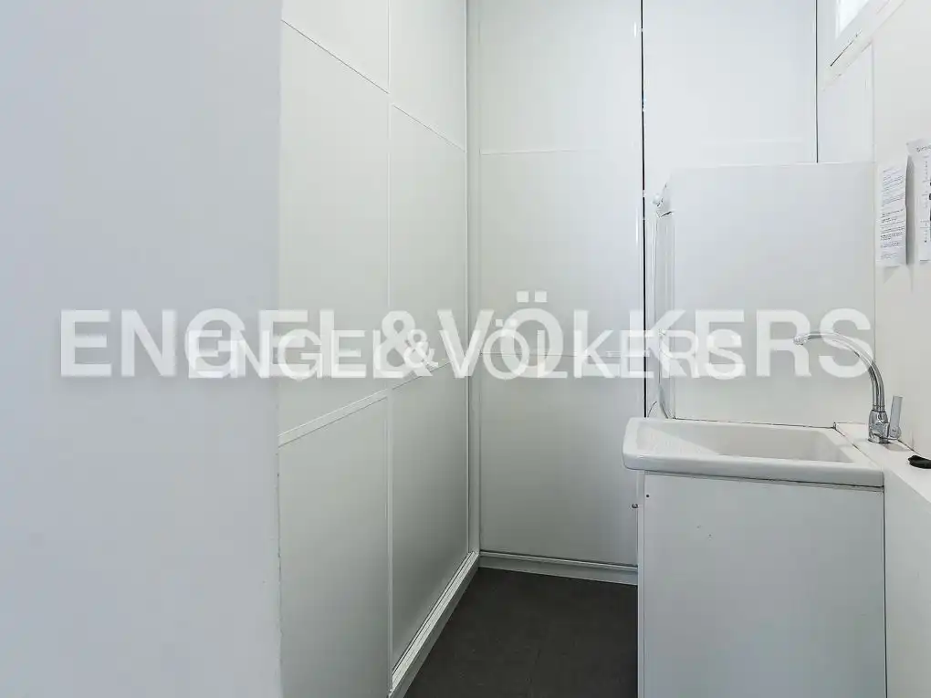 Bathroom of Flat for rent in Valencia  with Air Conditioner, Heating and Parquet flooring