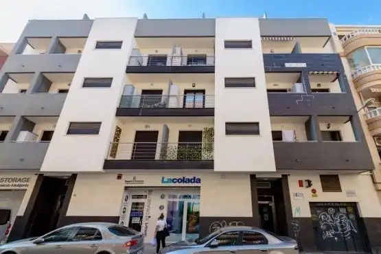 Vista exterior de Apartament en venda en Torrevieja amb Aire condicionat, Calefacció i Terrassa