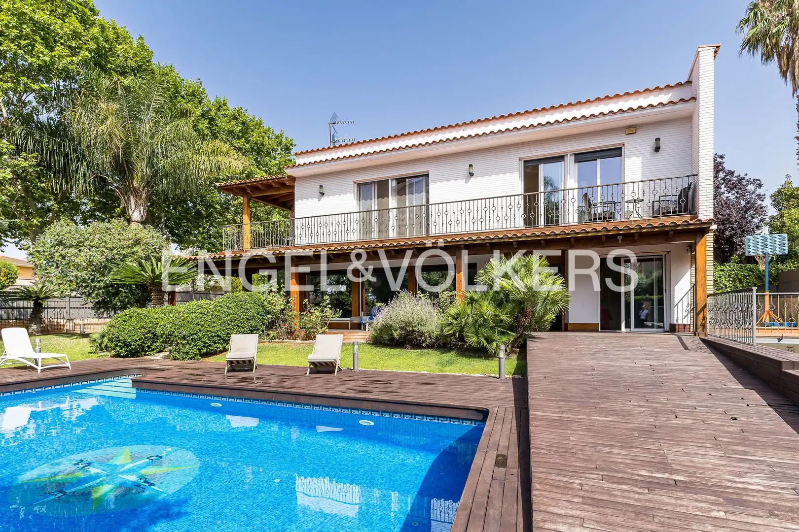 Exterior view of Country homes for sale in Vilanova i la Geltrú  with Air Conditioner, Heating and Private garden