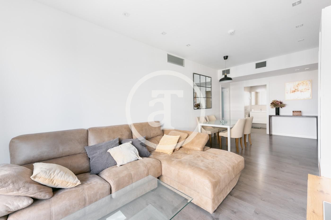 Sala d'estar de Pis de lloguer en L'Hospitalet de Llobregat amb Aire condicionat, Calefacció i Moblat