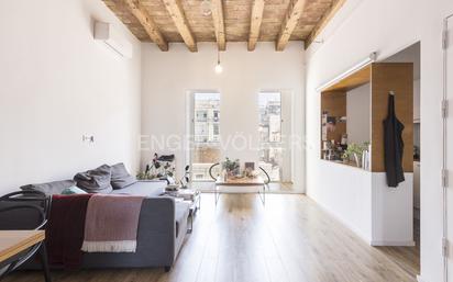 Sala d'estar de Apartament en venda en  Barcelona Capital amb Aire condicionat i Balcó