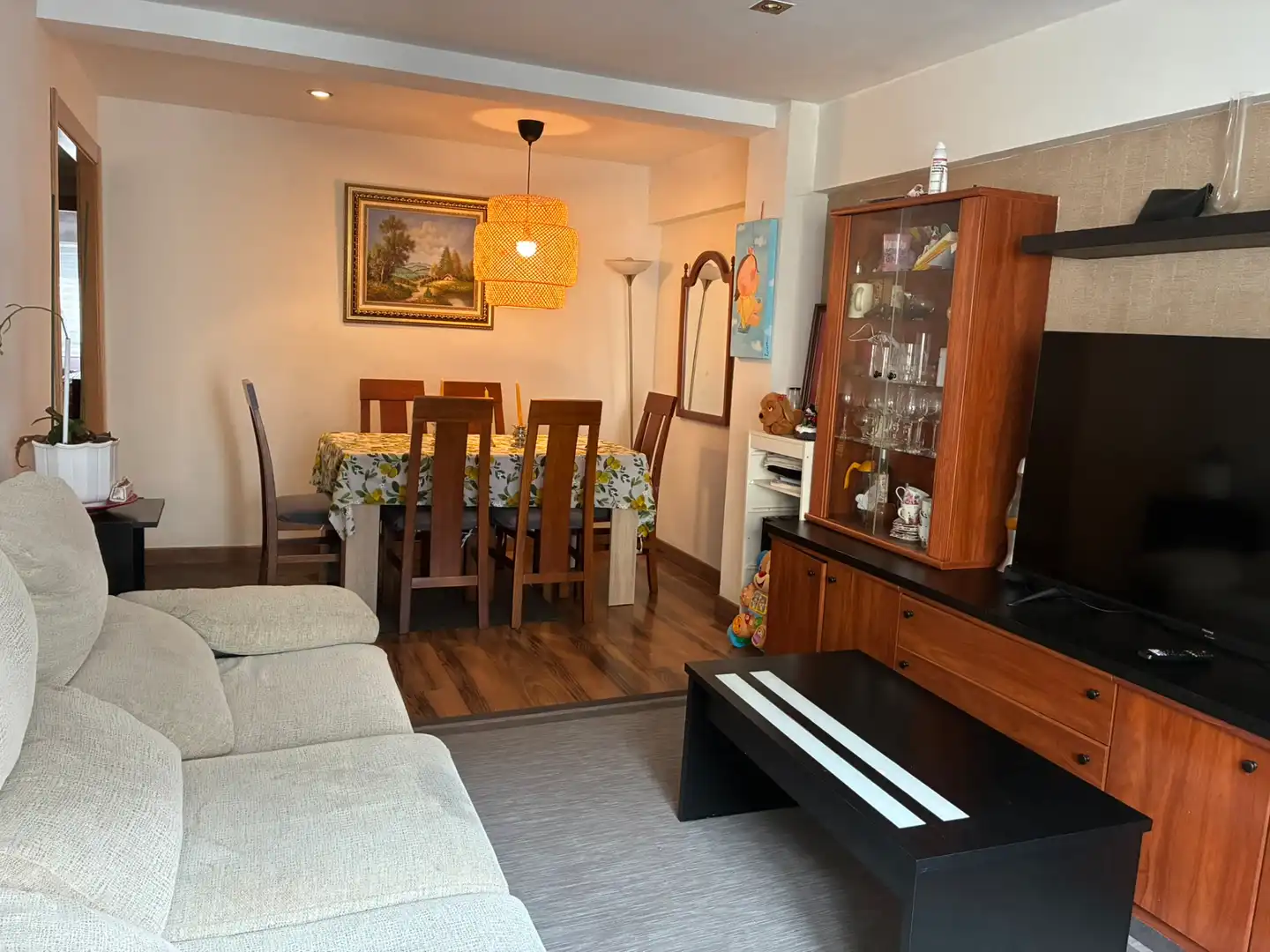 Comedor de Piso en venta en Gijón  con Calefacción, Parquet y Amueblado