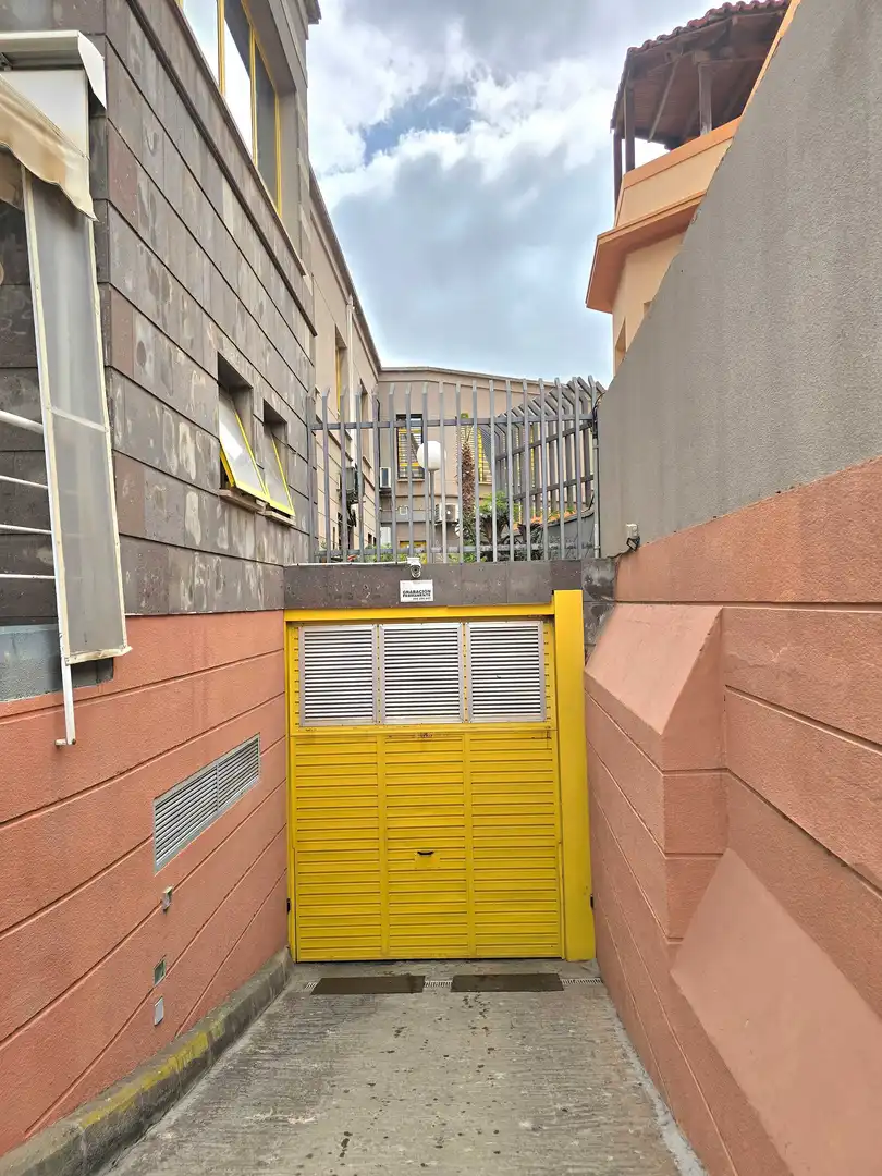 Vista exterior de Garaje en venta en Las Palmas de Gran Canaria