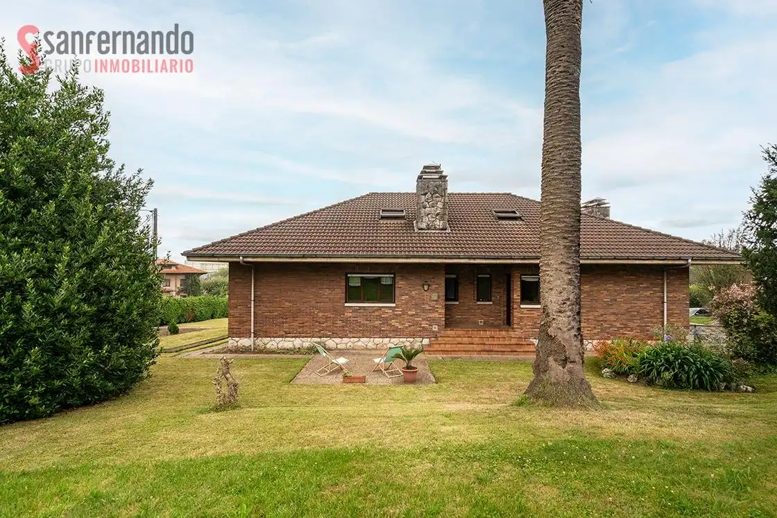 Vista exterior de Casa o chalet en venta en Torrelavega  con Calefacción, Jardín privado y Terraza