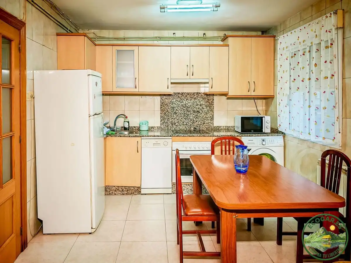 Cocina de Piso en venta en Ponferrada con Calefacción, Parquet y Trastero