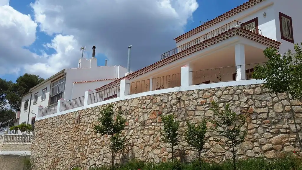 Außenansicht von Haus oder Chalet zur Miete in Alcaraz mit Heizung, Privatgarten und Terrasse