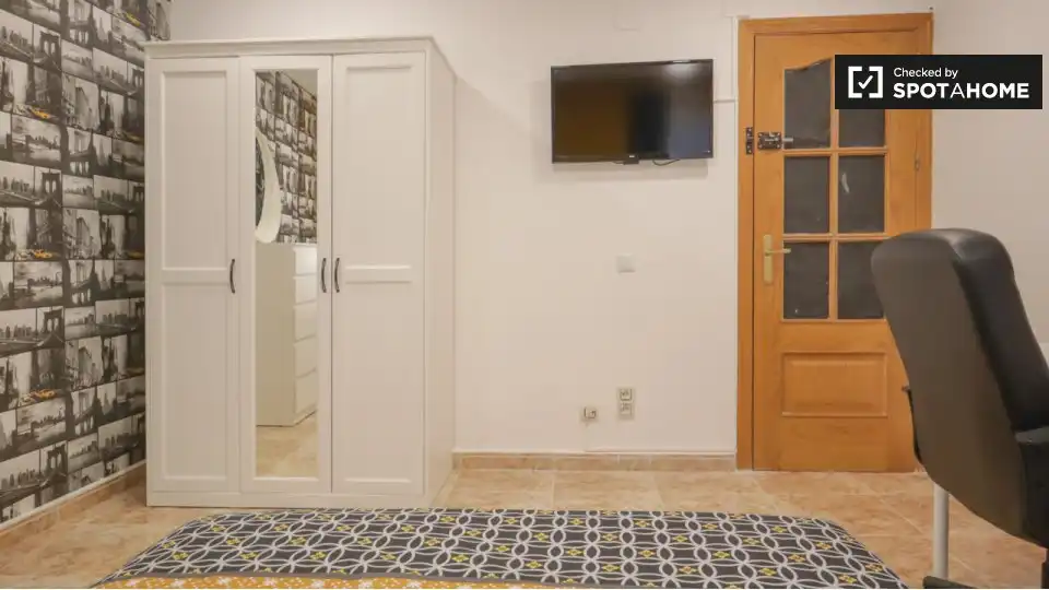 Flat for rent in Madrid  with Air Conditioner, Heating and Furnished