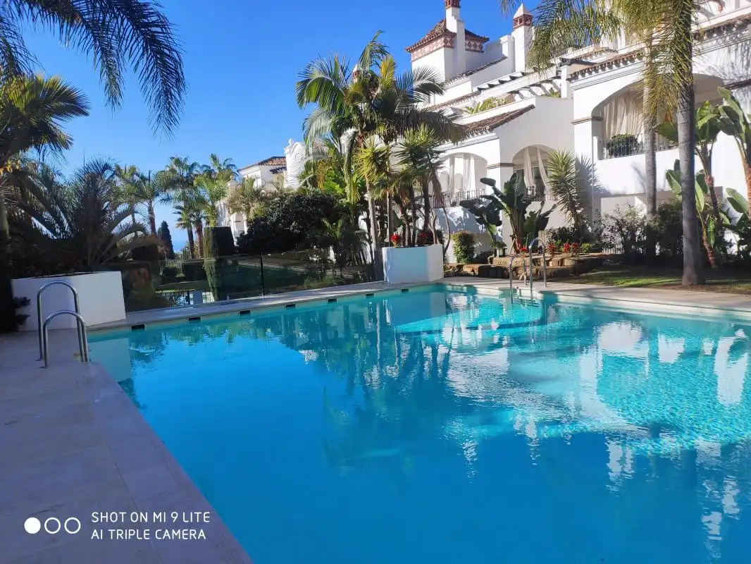 Swimming pool of Flat for sale in Marbella  with Air Conditioner, Heating and Private garden