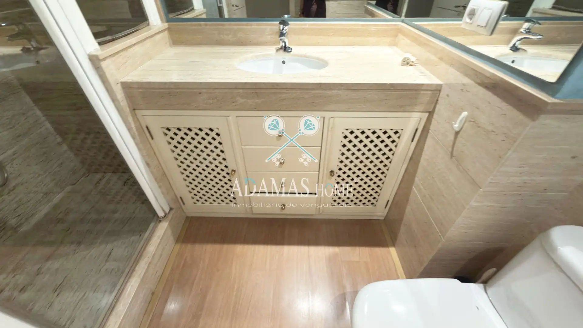 Badezimmer von Wohnung zum Verkauf in Sevilla mit Klimaanlage, Heizung und Abstellraum
