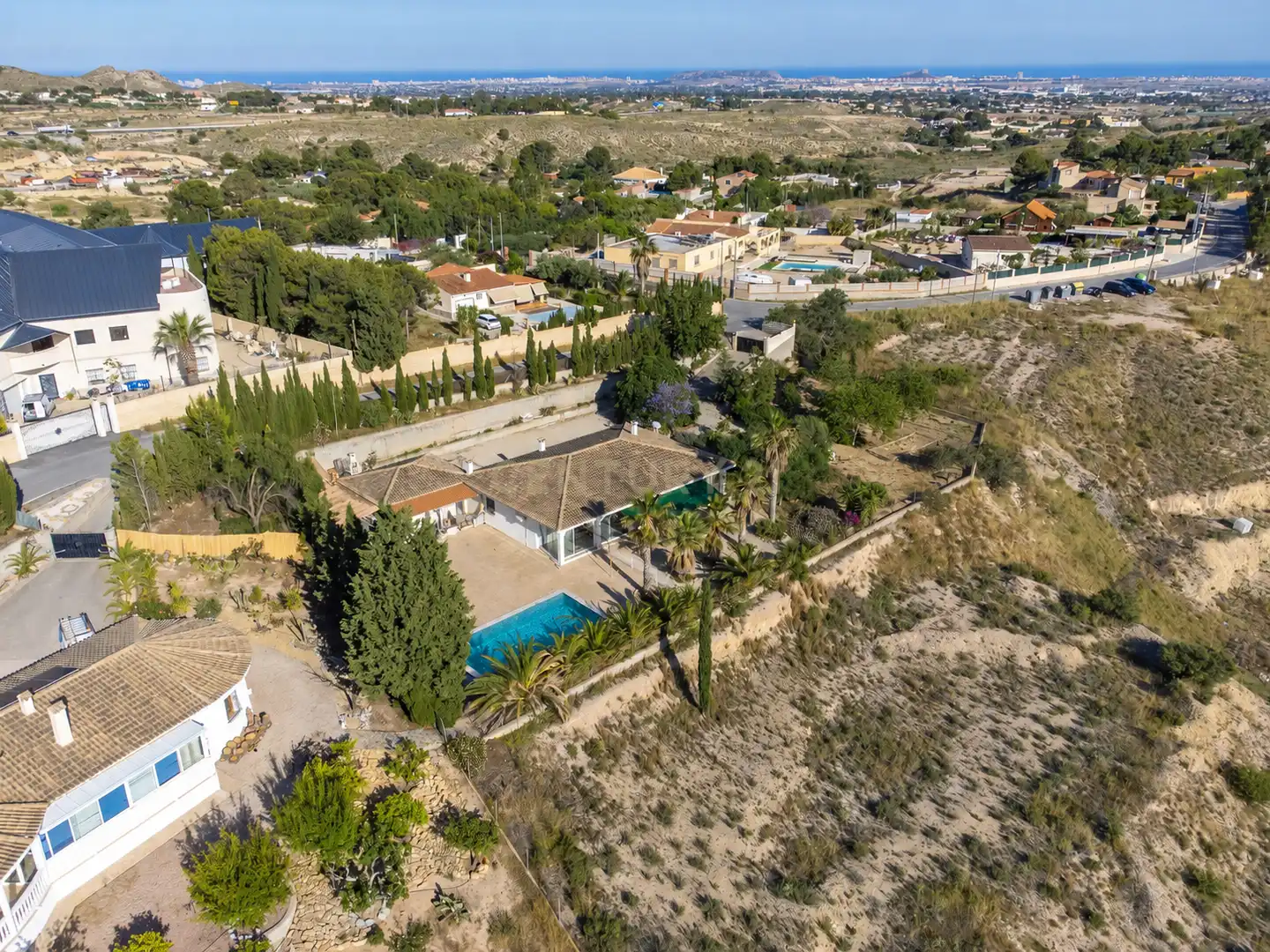 Vista exterior de Casa o chalet en venta en Alicante / Alacant con Jardín privado, Trastero y Piscina
