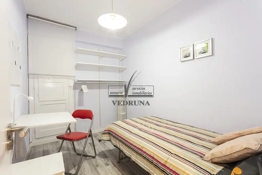 Bedroom of Flat for rent in Zaragoza  with Heating, Oven and Washing machine