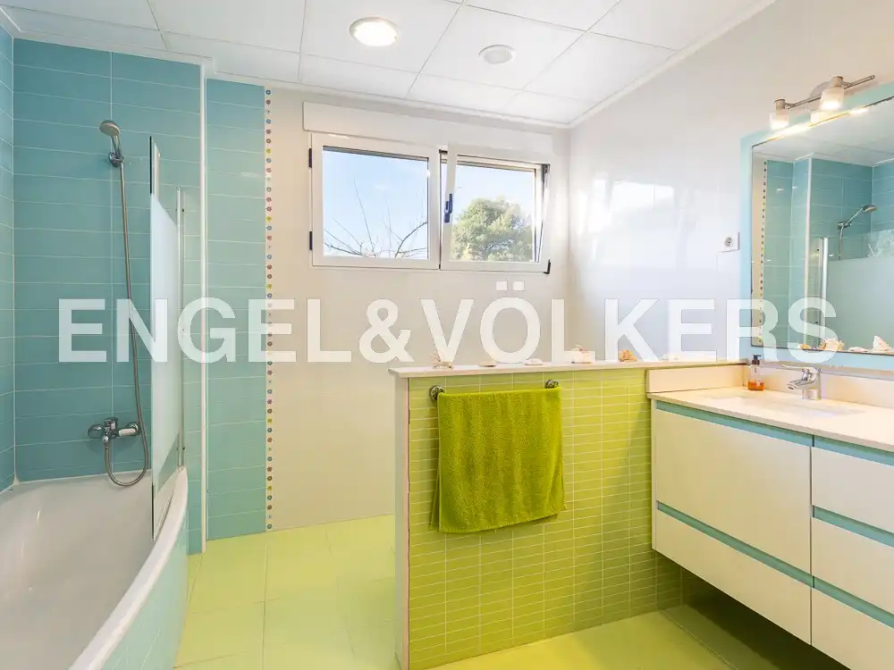 Badezimmer von Haus oder Chalet zum Verkauf in L'Alcora mit Heizung, Parkett und Terrasse