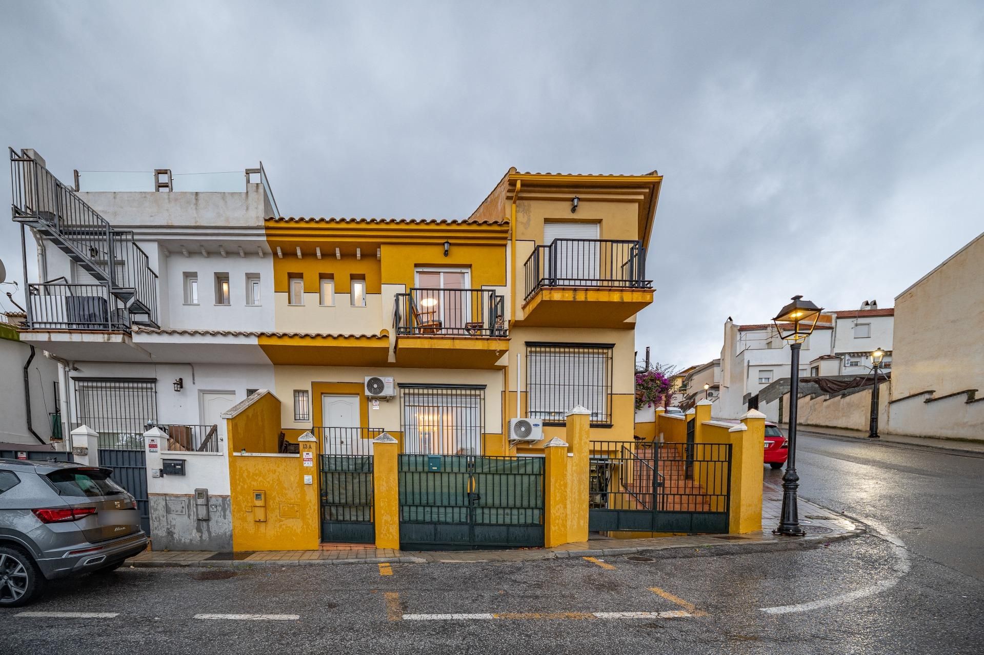 Vista exterior de Casa o xalet en venda en Monachil amb Aire condicionat, Calefacció i Balcó