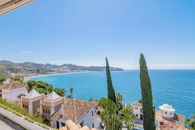 Houses for sale in Las Palomas