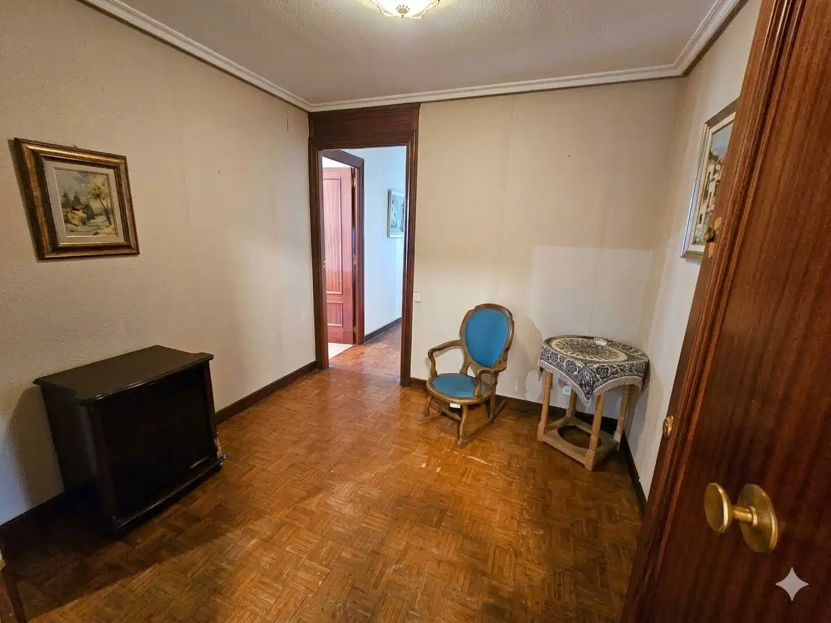 Dormitori de Pis en venda en  Logroño amb Calefacció, Parquet i Terrassa