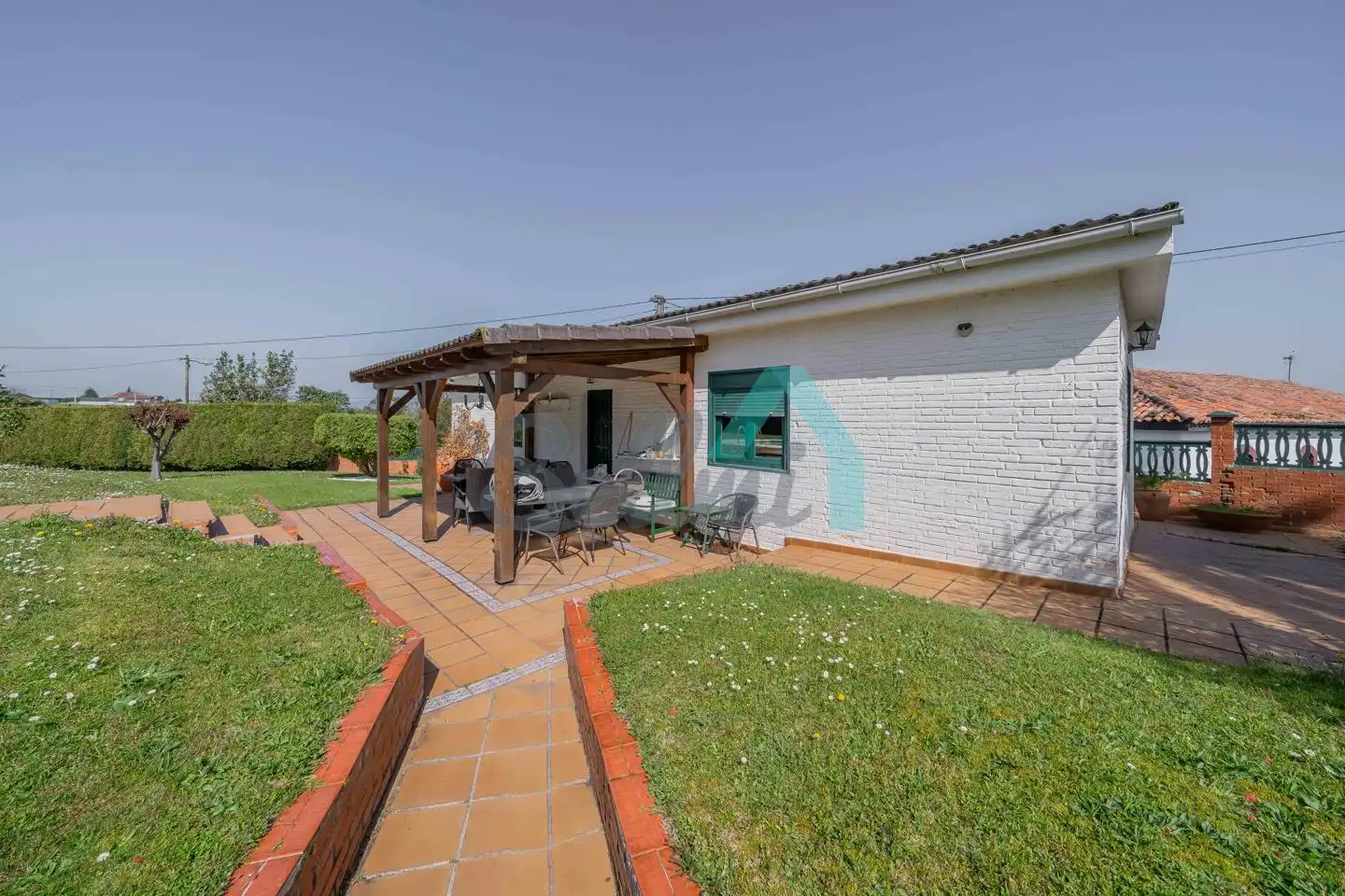 Jardí de Casa o xalet en venda en Oviedo  amb Calefacció, Jardí privat i Parquet