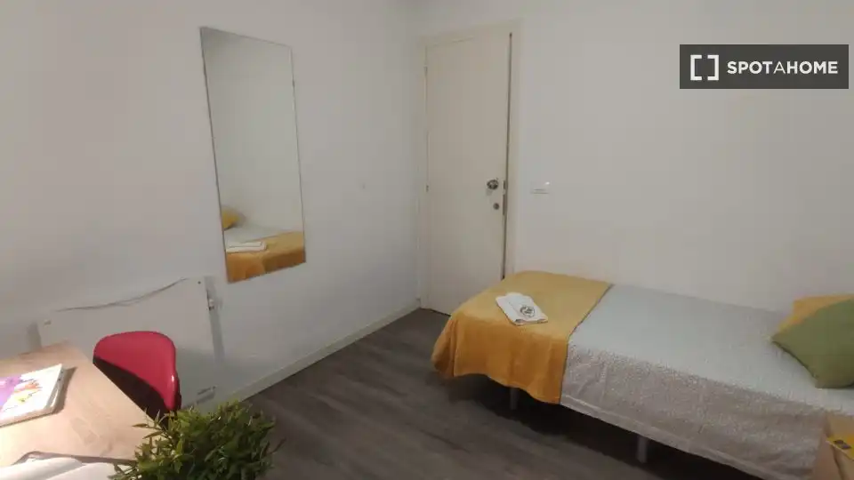 Habitación de Piso de alquiler en Burjassot con Aire acondicionado, Calefacción y Amueblado