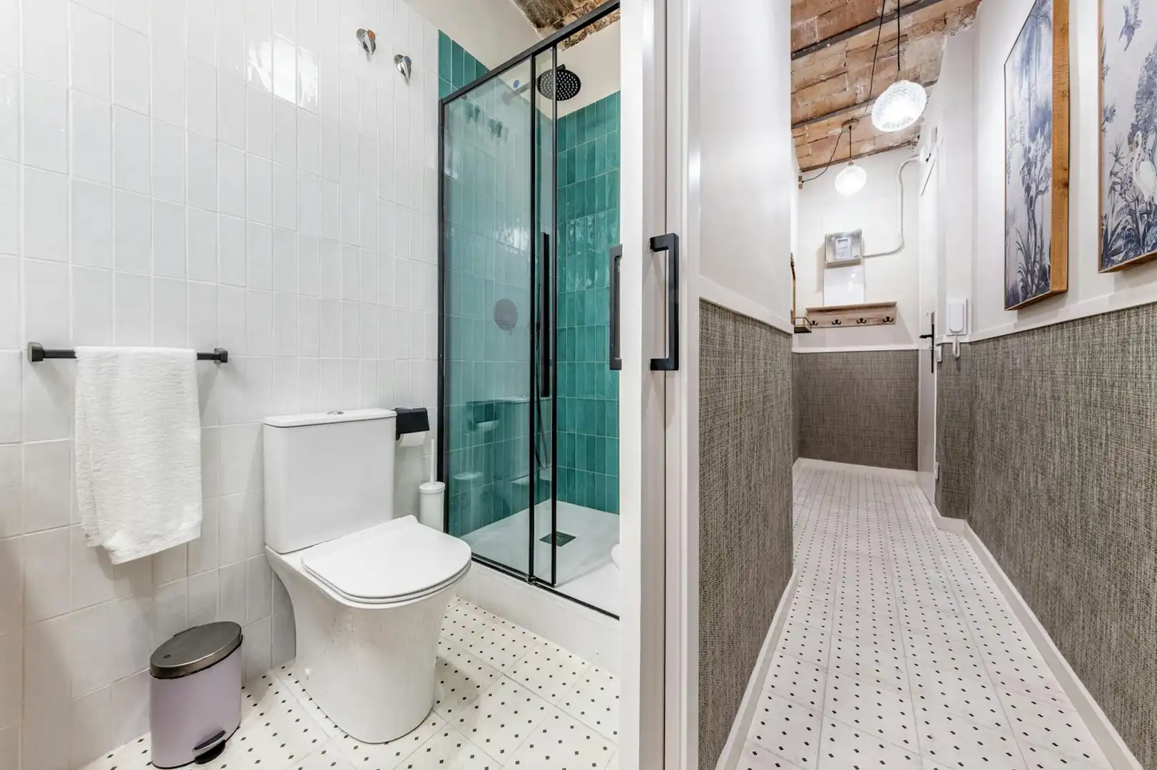 Badezimmer von Wohnung zur Miete in Barcelona mit Klimaanlage, Heizung und Möbliert