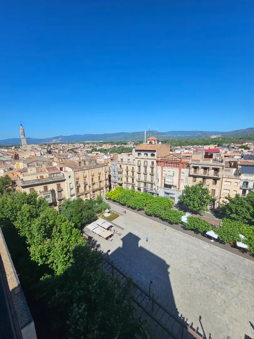 Vista exterior de Pis en venda en Valls amb Calefacció, Terrassa i Moblat